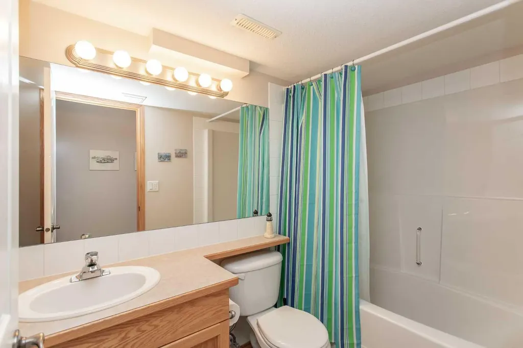 6 Adair Avenue Red Deer AB T4R3B2