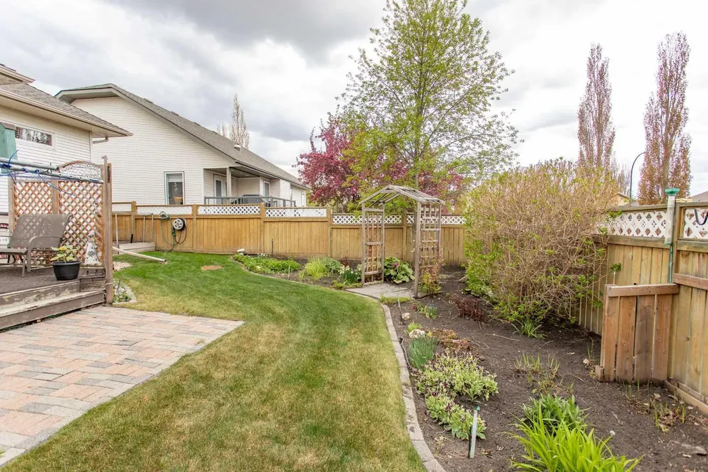 6 Adair Avenue Red Deer AB T4R3B2