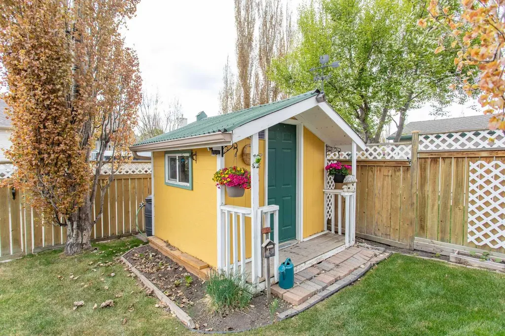 6 Adair Avenue Red Deer AB T4R3B2