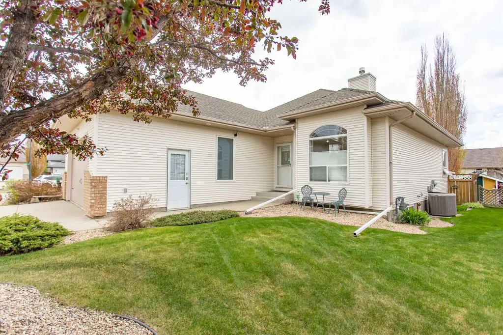 6 Adair Avenue Red Deer AB T4R3B2