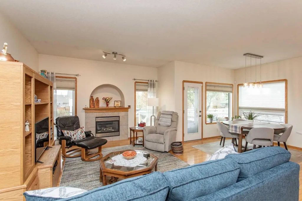 6 Adair Avenue Red Deer AB T4R3B2