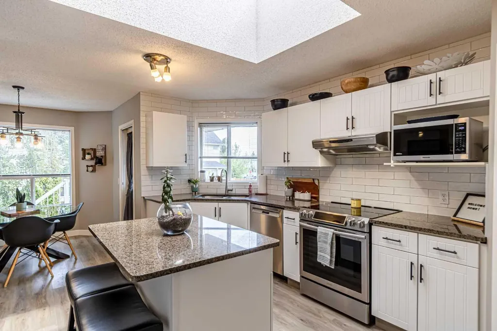 79 West Lakeview Passage Chestermere AB T1X 1E7