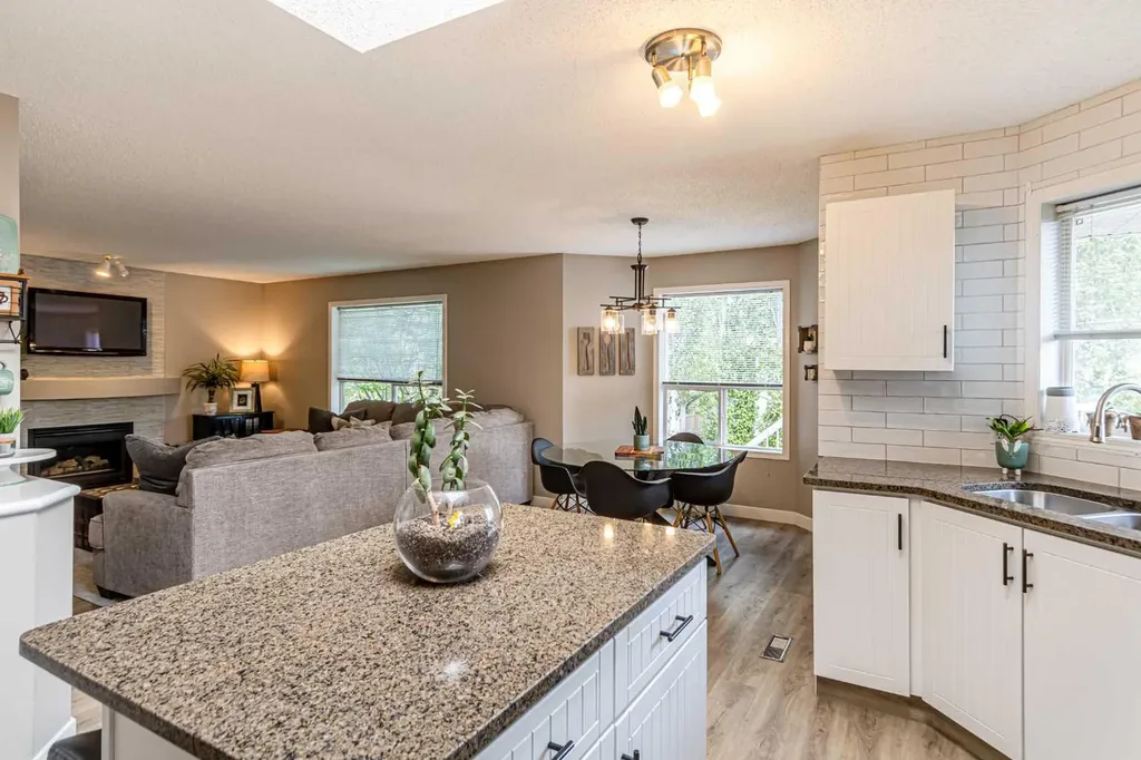 79 West Lakeview Passage Chestermere AB T1X 1E7