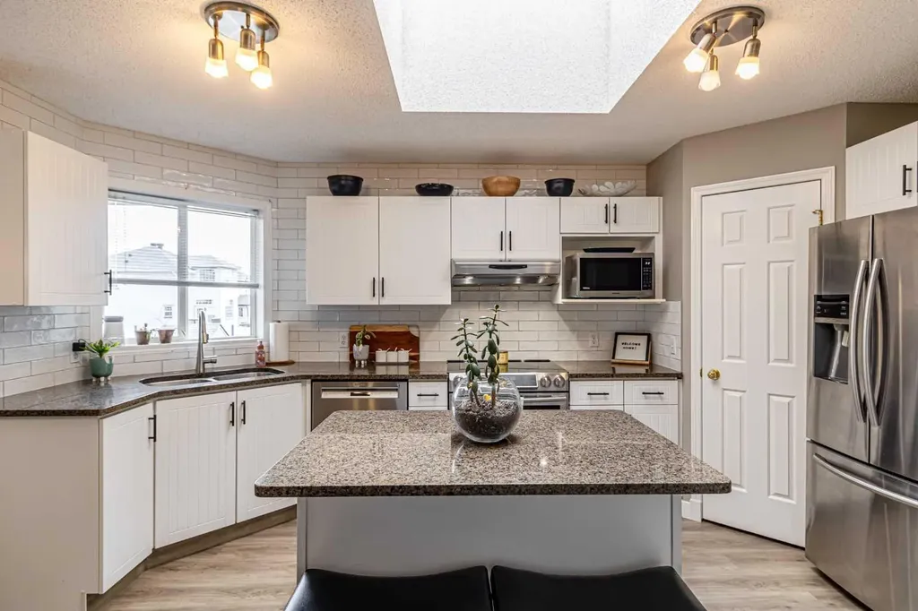 79 West Lakeview Passage Chestermere AB T1X 1E7