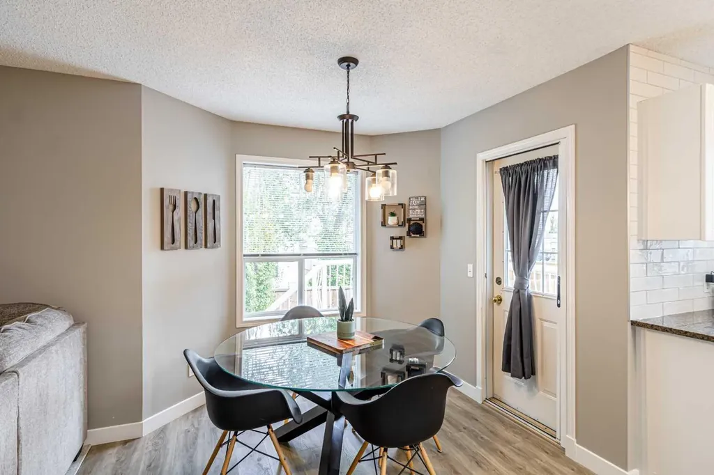 79 West Lakeview Passage Chestermere AB T1X 1E7