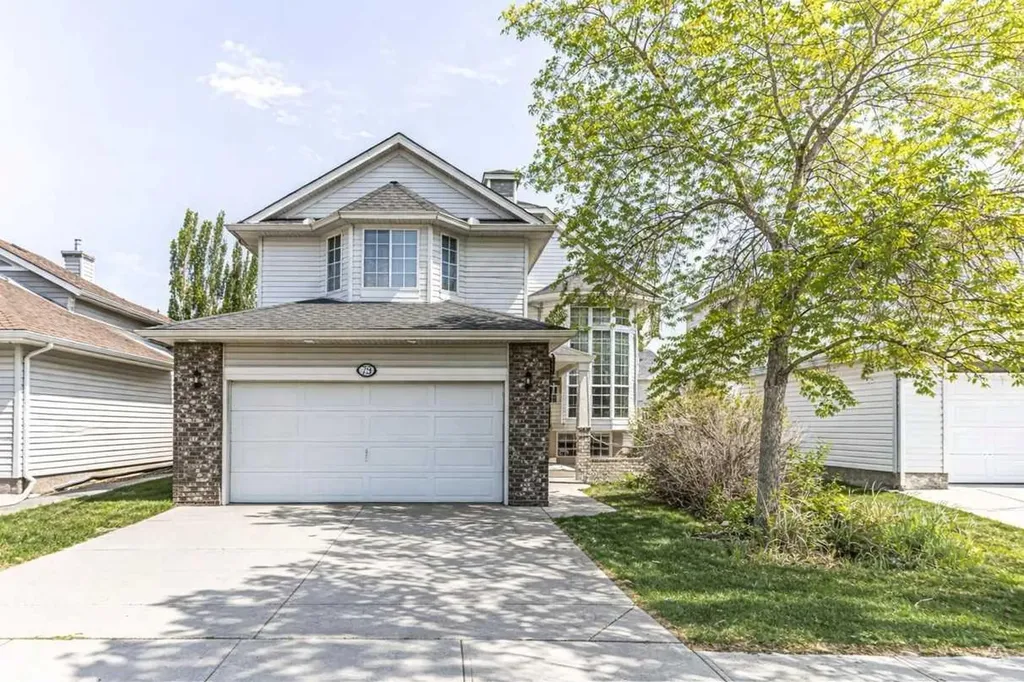79 West Lakeview Passage Chestermere AB T1X 1E7