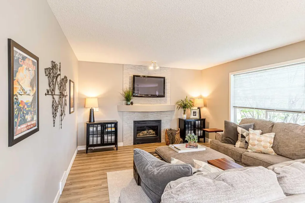 79 West Lakeview Passage Chestermere AB T1X 1E7