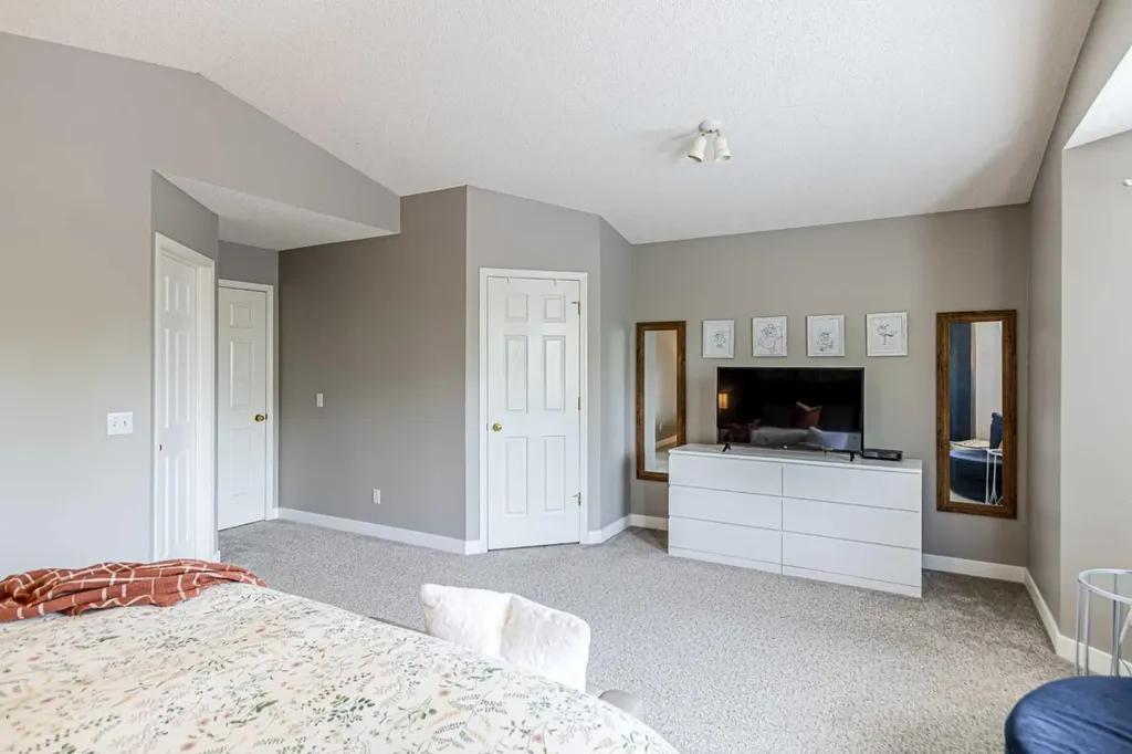 79 West Lakeview Passage Chestermere AB T1X 1E7