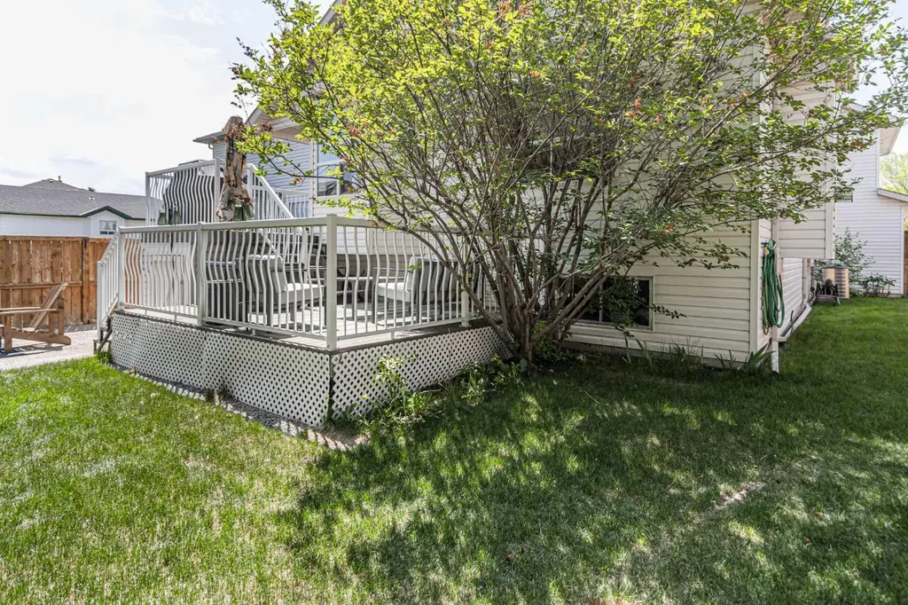 79 West Lakeview Passage Chestermere AB T1X 1E7