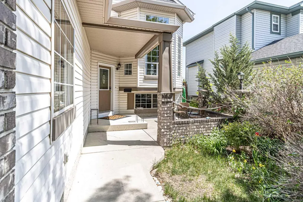 79 West Lakeview Passage Chestermere AB T1X 1E7