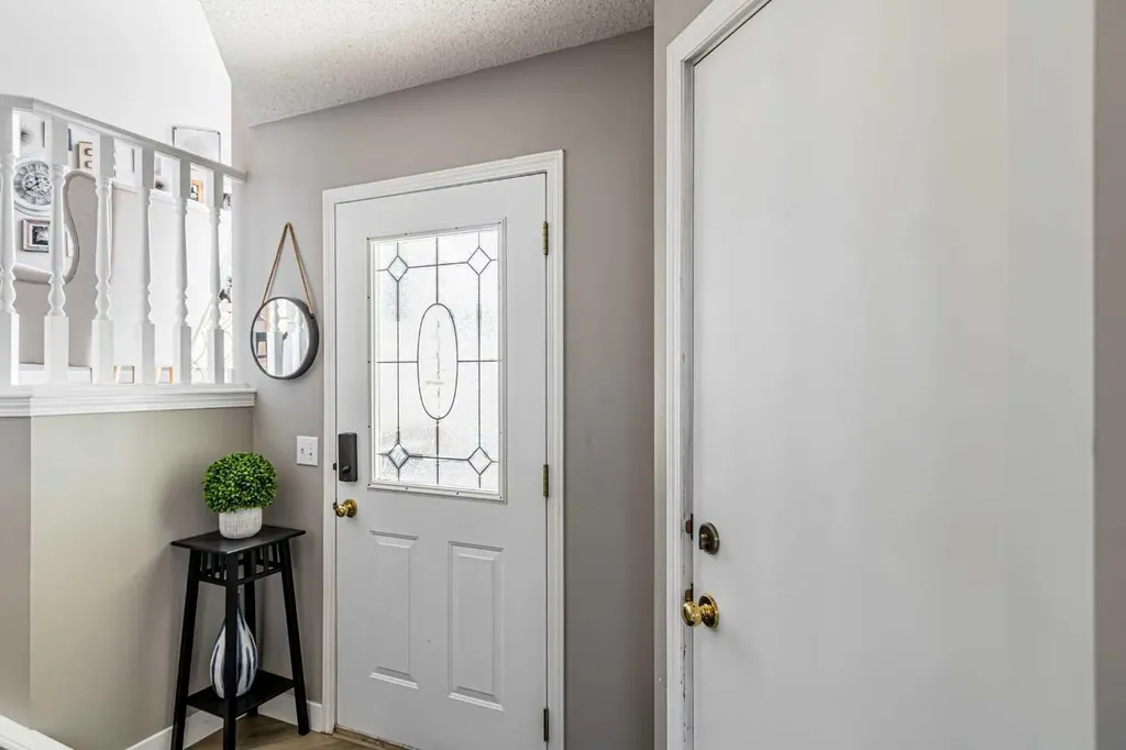 79 West Lakeview Passage Chestermere AB T1X 1E7