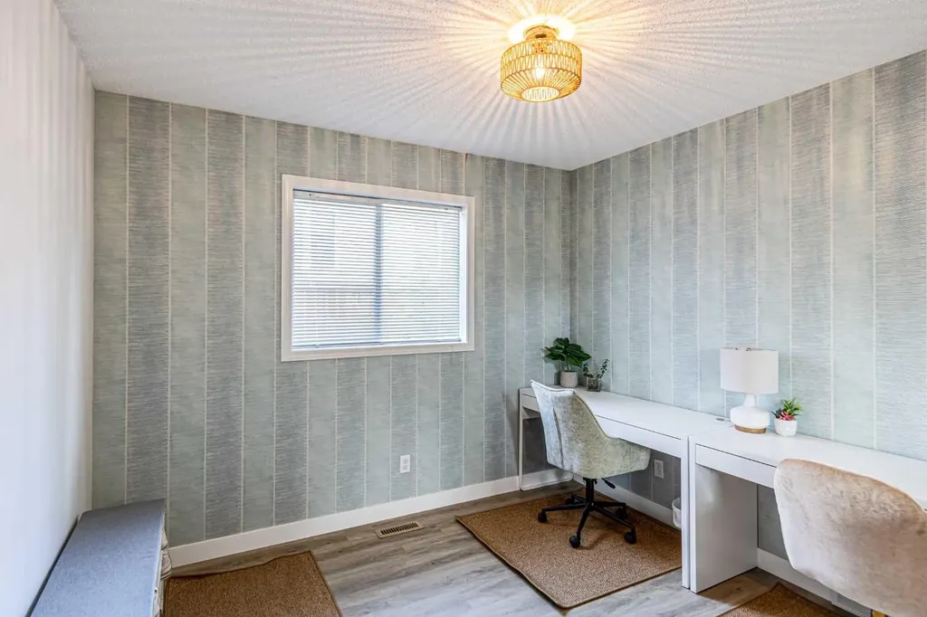 79 West Lakeview Passage Chestermere AB T1X 1E7