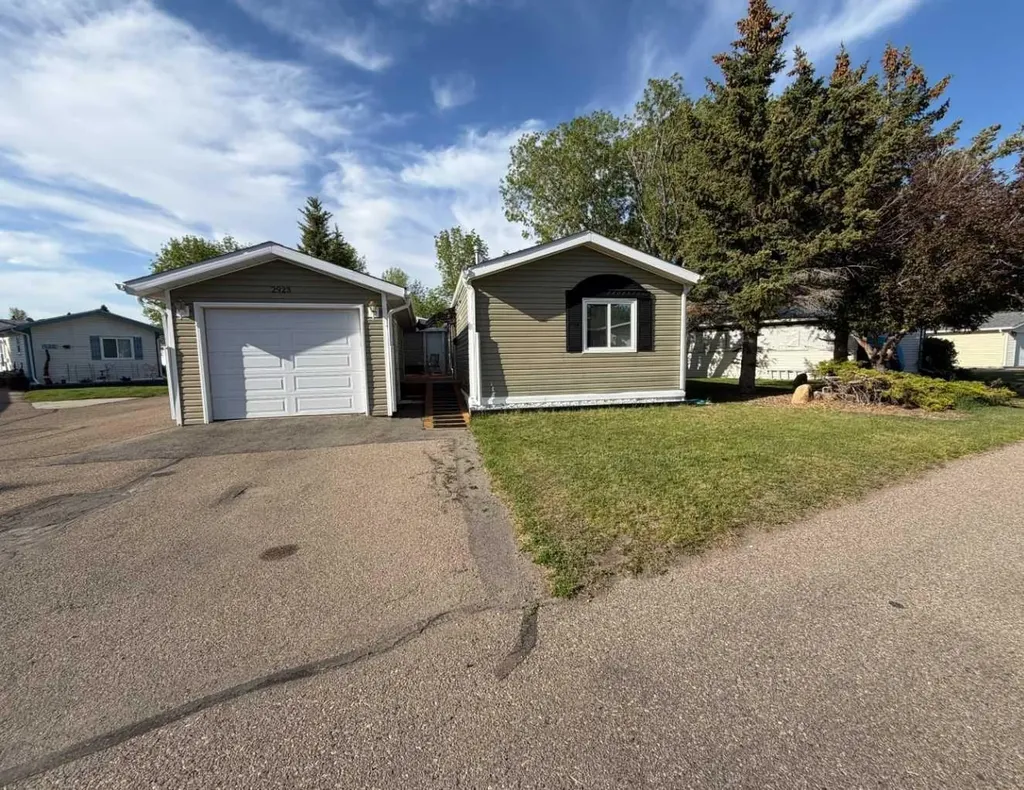 2923 31 Avenue S Lethbridge AB T1K 6S6