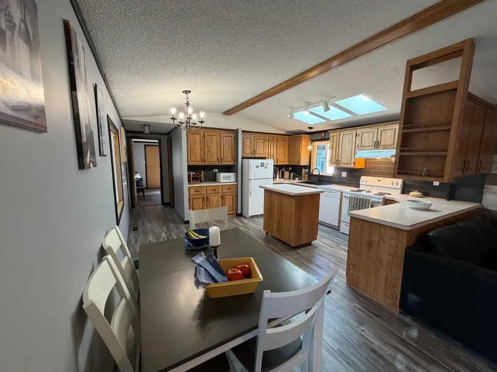 2923 31 Avenue S Lethbridge AB T1K 6S6
