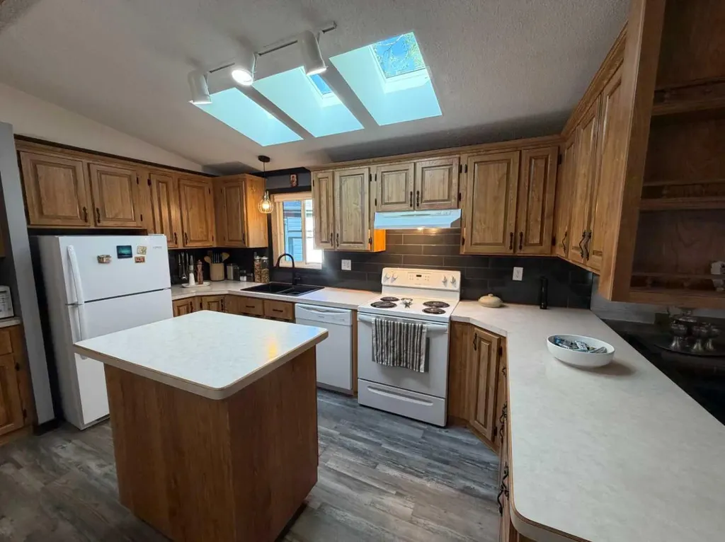 2923 31 Avenue S Lethbridge AB T1K 6S6