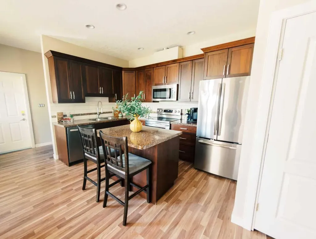 5007B 46 Street Stettler AB T4K 1A7