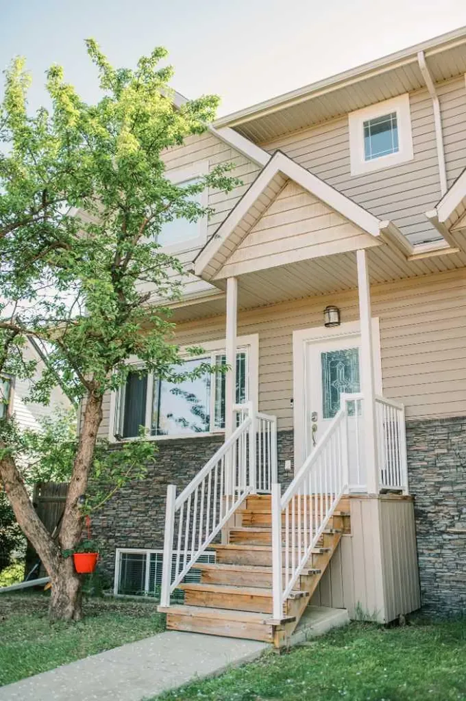 5007B 46 Street Stettler AB T4K 1A7