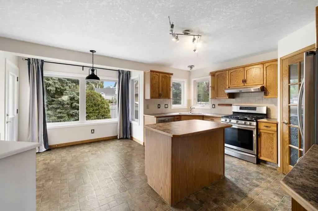439 Douglas Woods Drive SE Calgary AB T2Z2H1