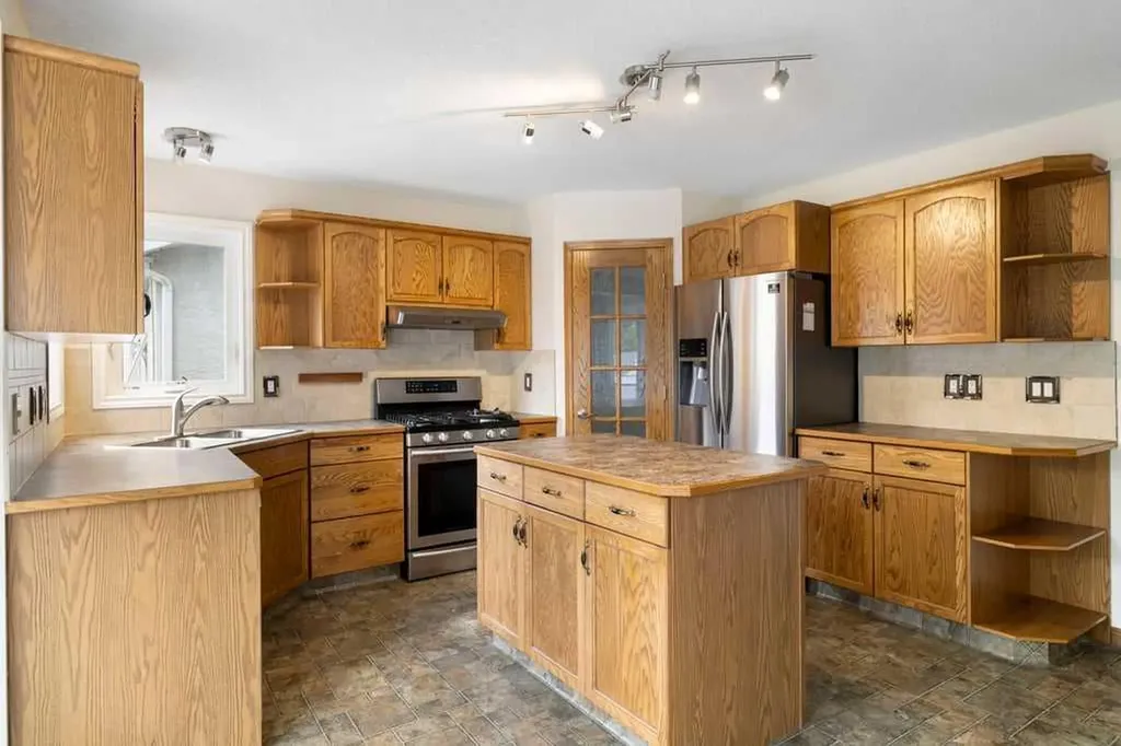 439 Douglas Woods Drive SE Calgary AB T2Z2H1