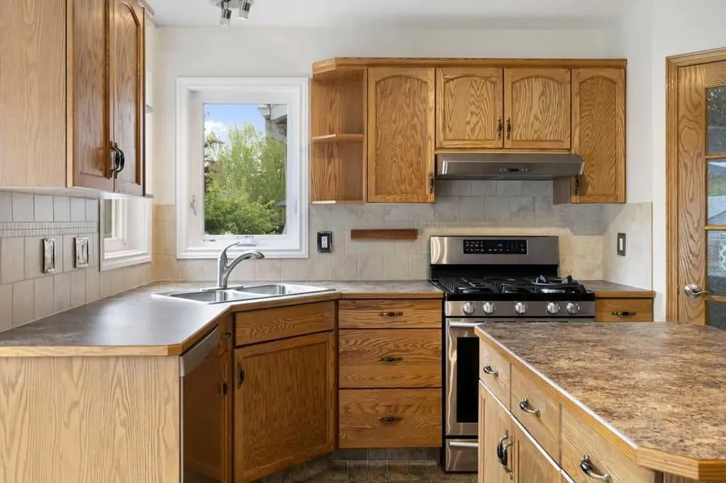 439 Douglas Woods Drive SE Calgary AB T2Z2H1