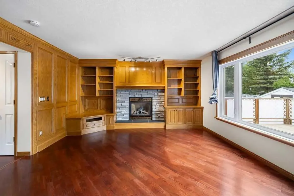 439 Douglas Woods Drive SE Calgary AB T2Z2H1