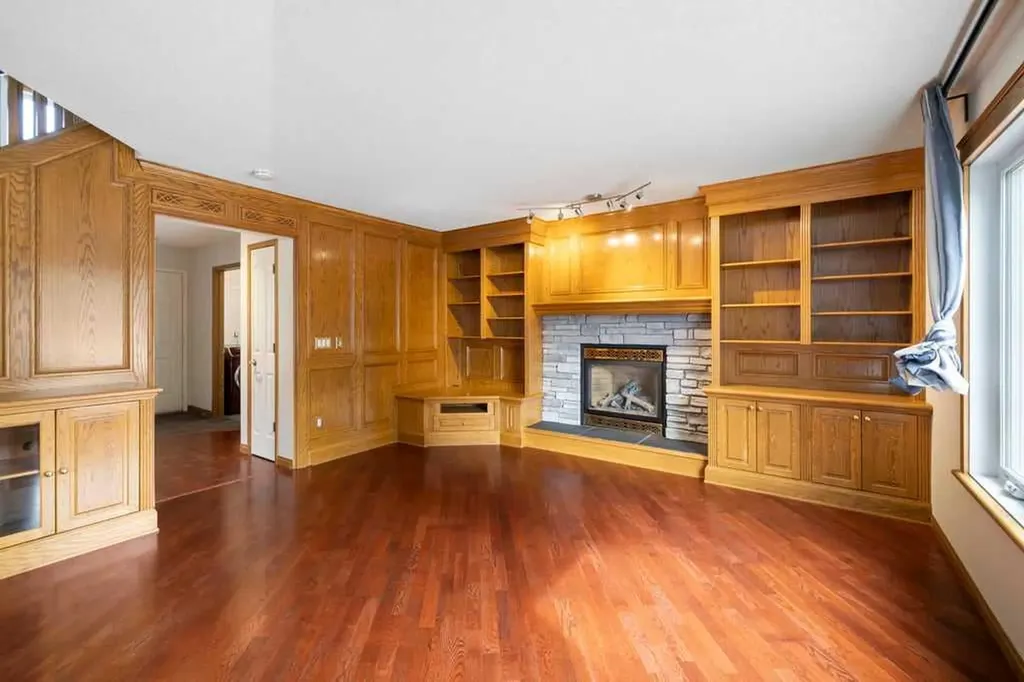 439 Douglas Woods Drive SE Calgary AB T2Z2H1