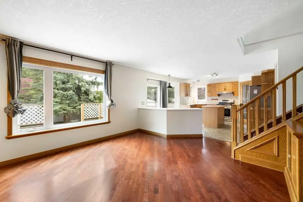 439 Douglas Woods Drive SE Calgary AB T2Z2H1