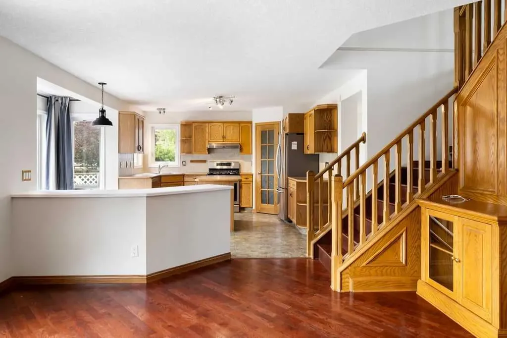 439 Douglas Woods Drive SE Calgary AB T2Z2H1