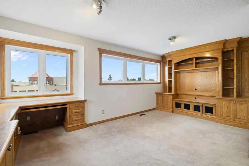 439 Douglas Woods Drive SE Calgary AB T2Z2H1