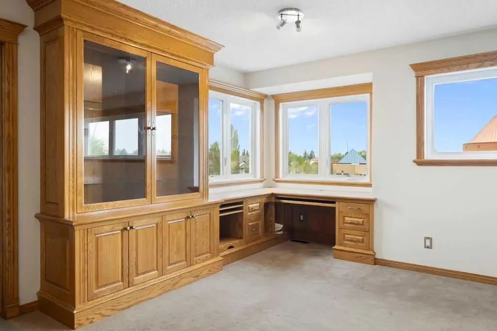 439 Douglas Woods Drive SE Calgary AB T2Z2H1