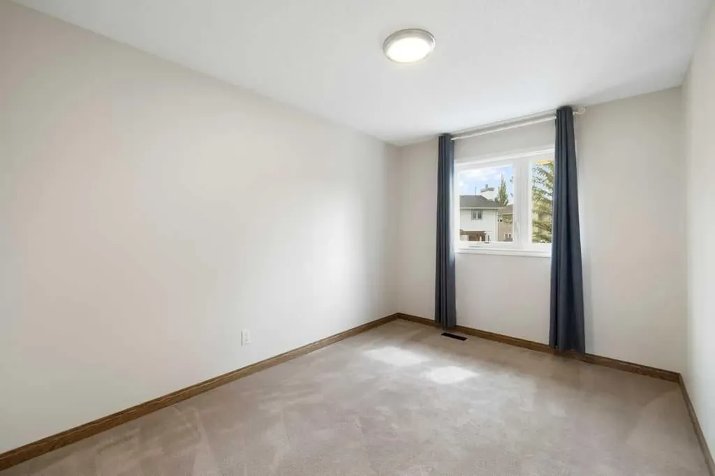 439 Douglas Woods Drive SE Calgary AB T2Z2H1