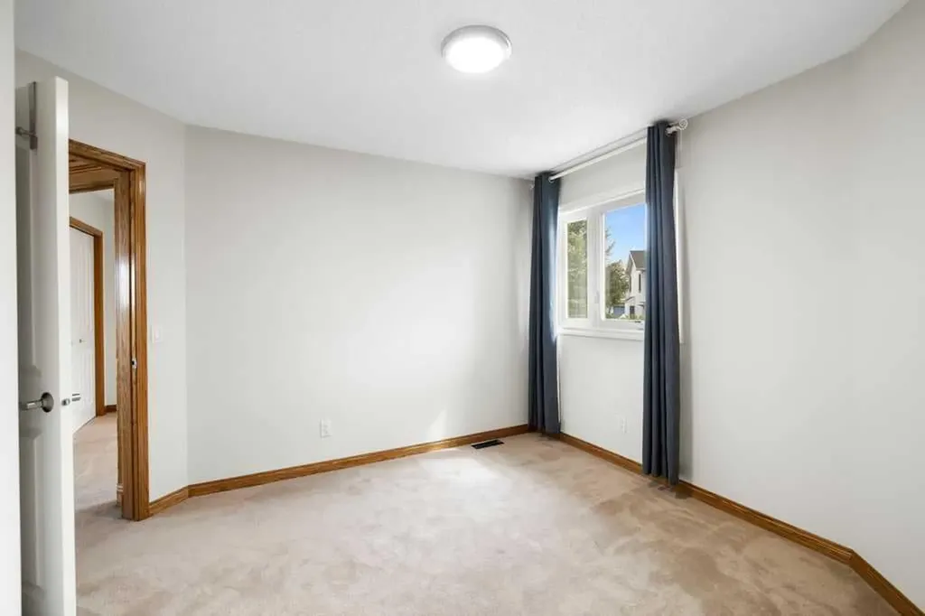 439 Douglas Woods Drive SE Calgary AB T2Z2H1