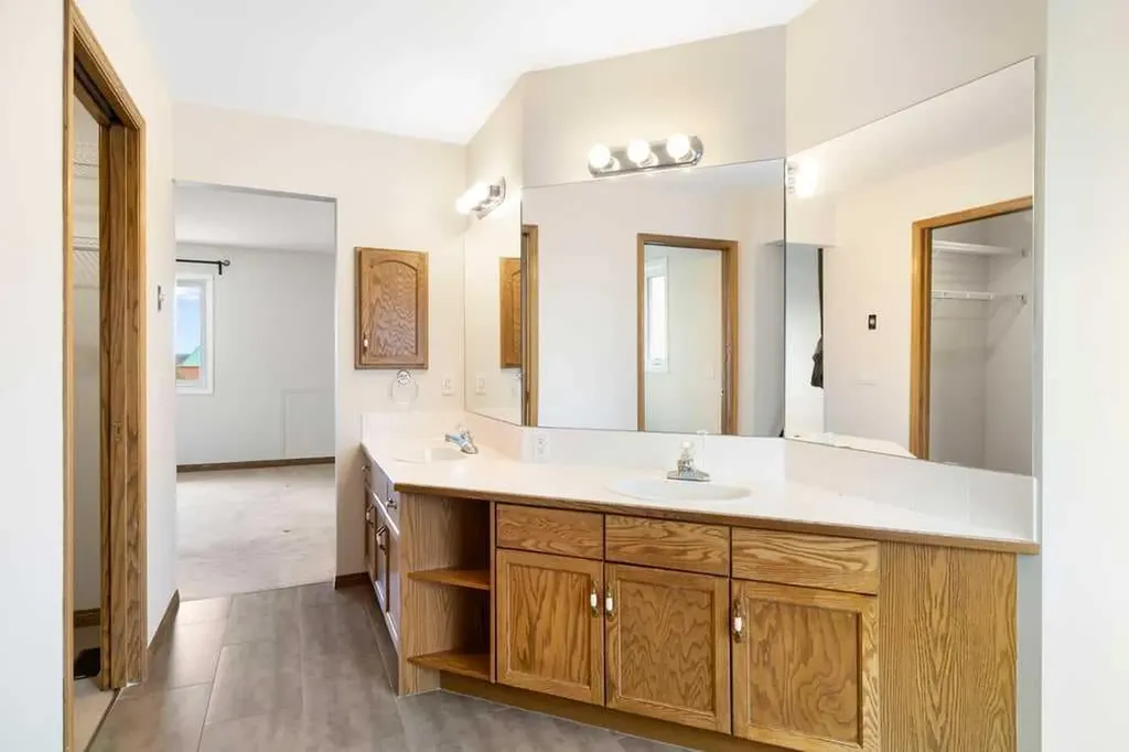 439 Douglas Woods Drive SE Calgary AB T2Z2H1