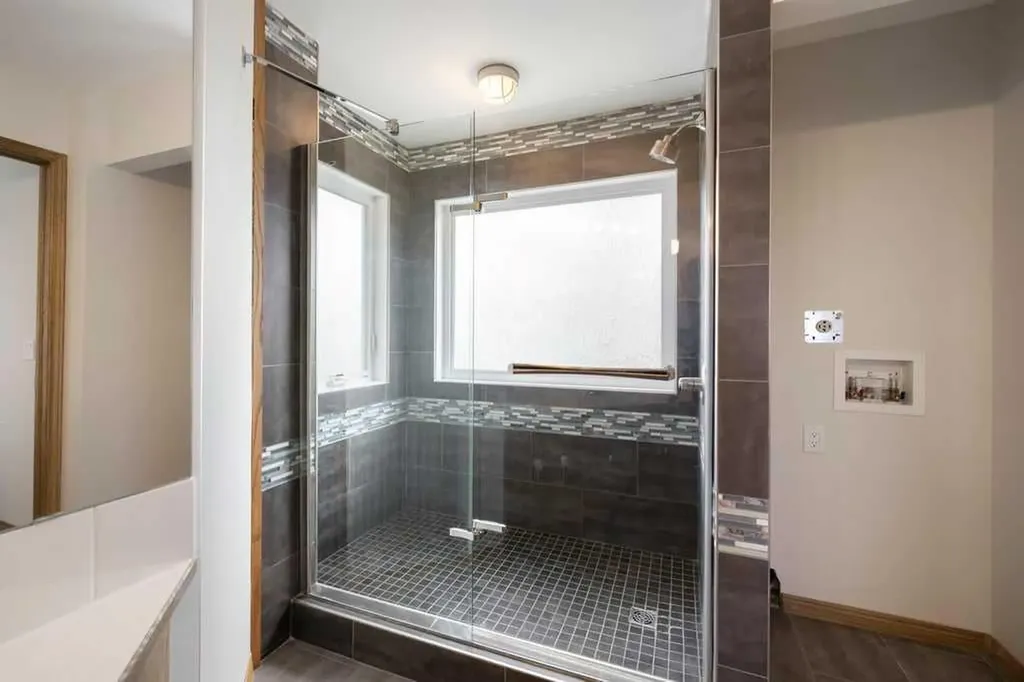 439 Douglas Woods Drive SE Calgary AB T2Z2H1