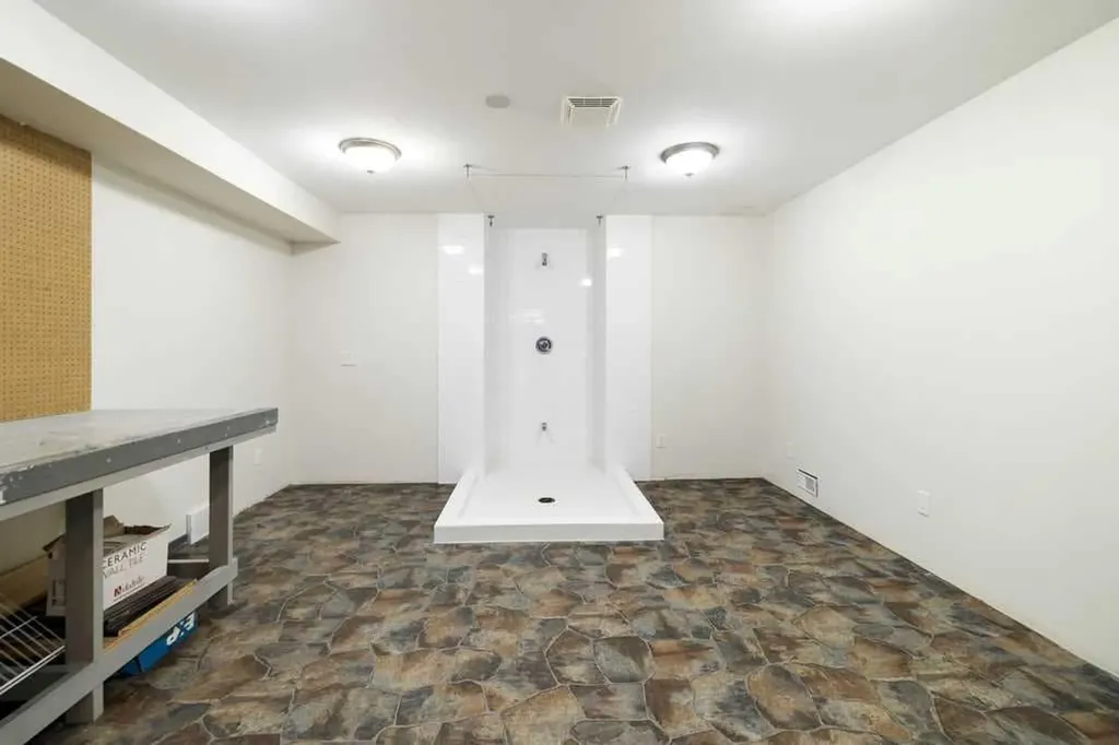 439 Douglas Woods Drive SE Calgary AB T2Z2H1