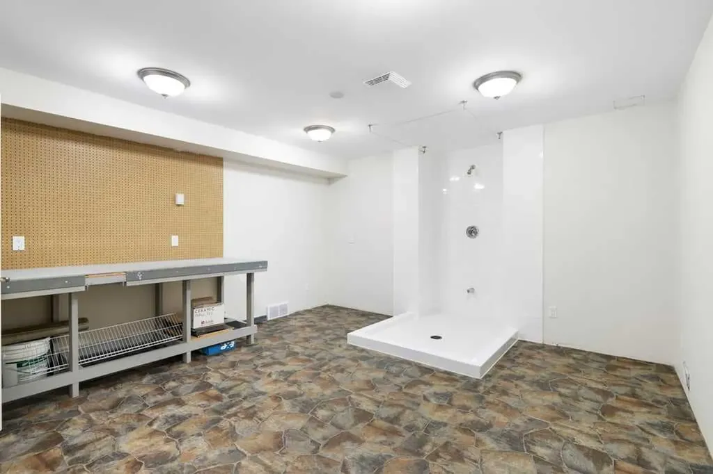 439 Douglas Woods Drive SE Calgary AB T2Z2H1