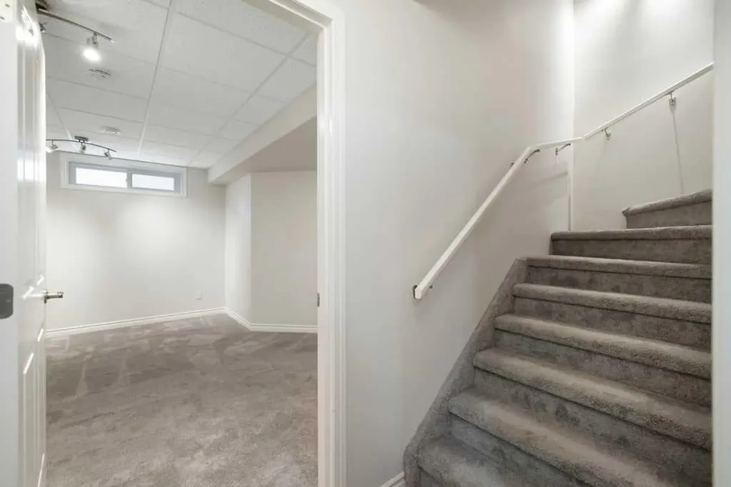 439 Douglas Woods Drive SE Calgary AB T2Z2H1
