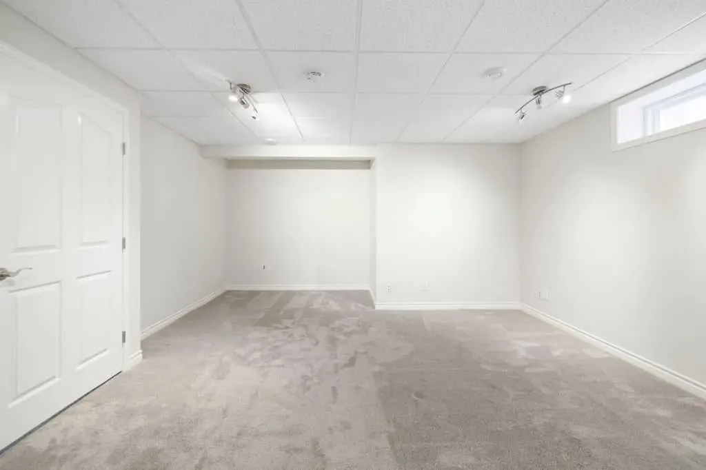 439 Douglas Woods Drive SE Calgary AB T2Z2H1
