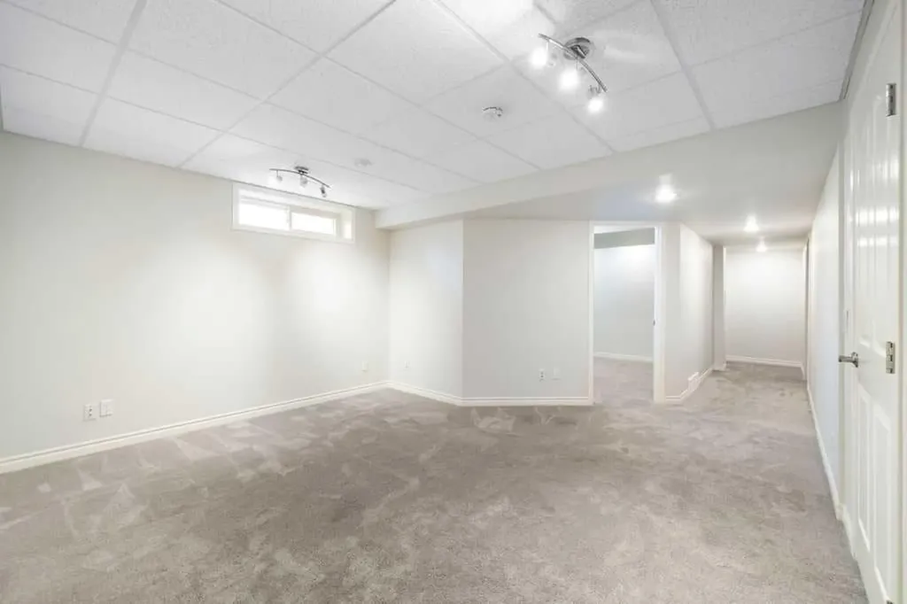 439 Douglas Woods Drive SE Calgary AB T2Z2H1