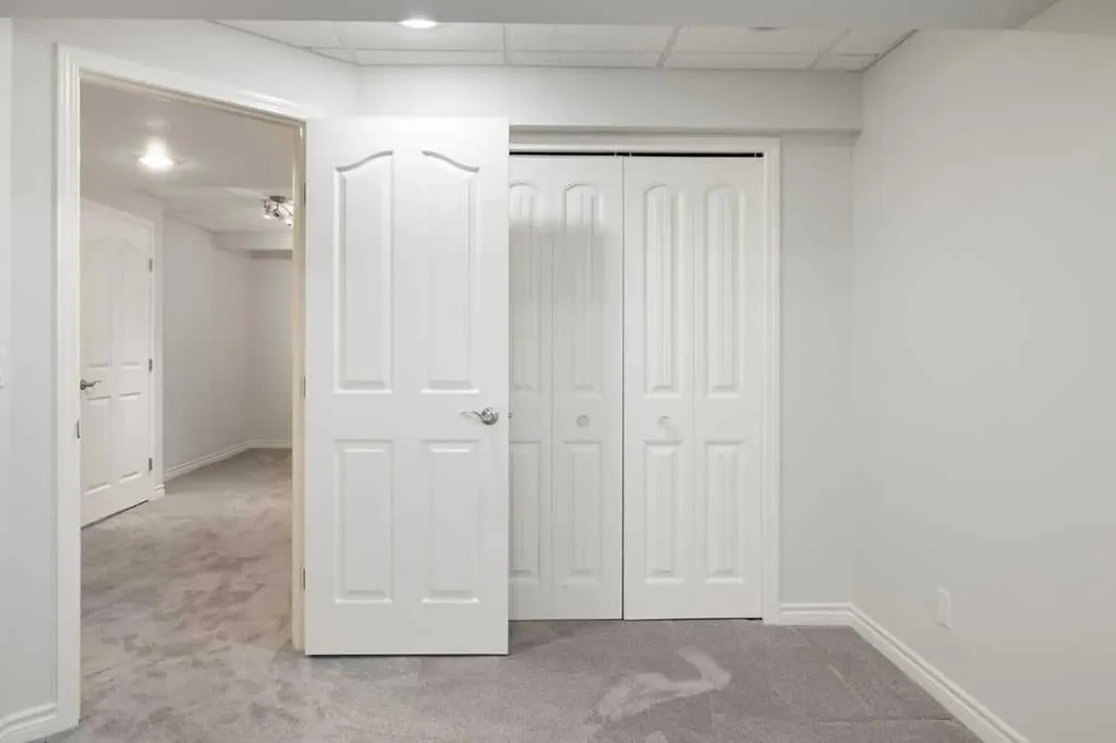 439 Douglas Woods Drive SE Calgary AB T2Z2H1