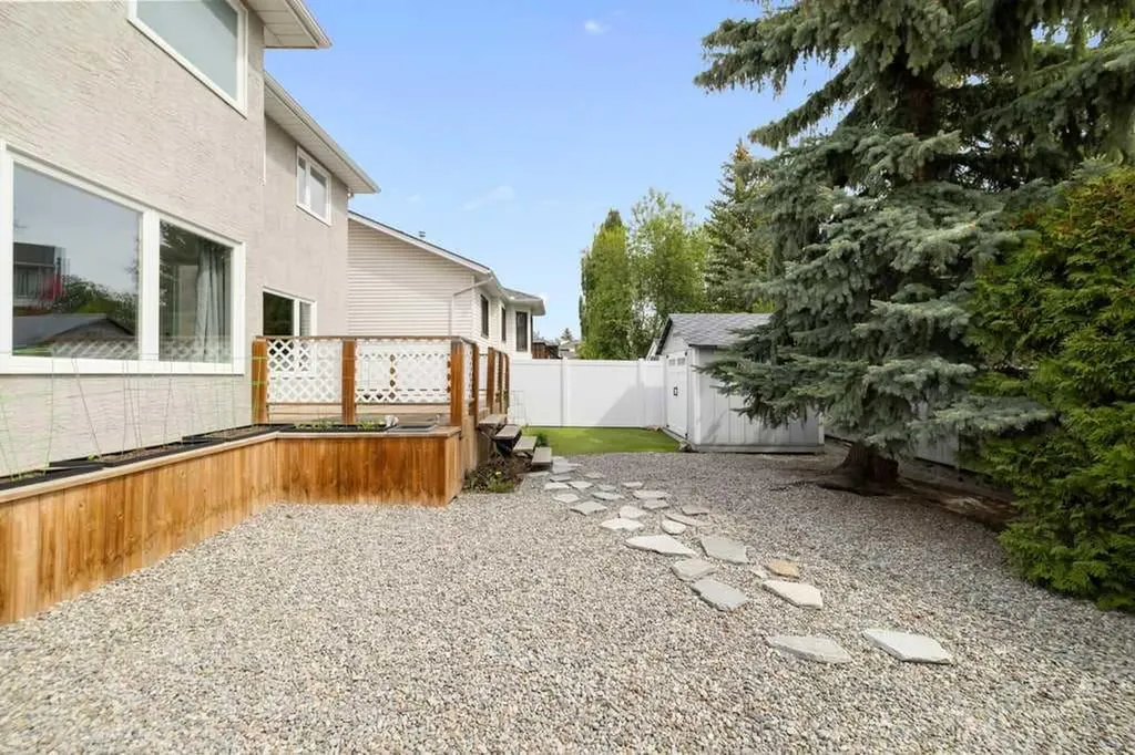 439 Douglas Woods Drive SE Calgary AB T2Z2H1