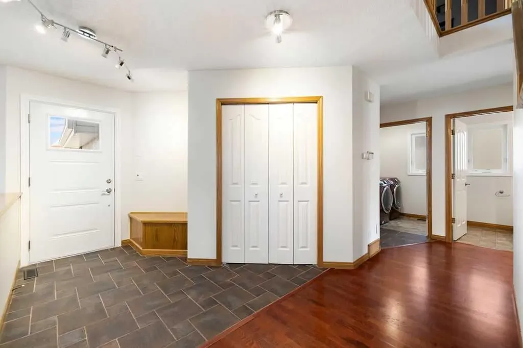 439 Douglas Woods Drive SE Calgary AB T2Z2H1