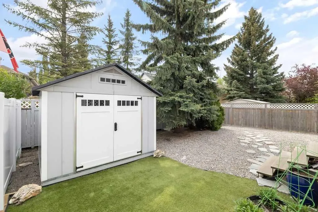 439 Douglas Woods Drive SE Calgary AB T2Z2H1