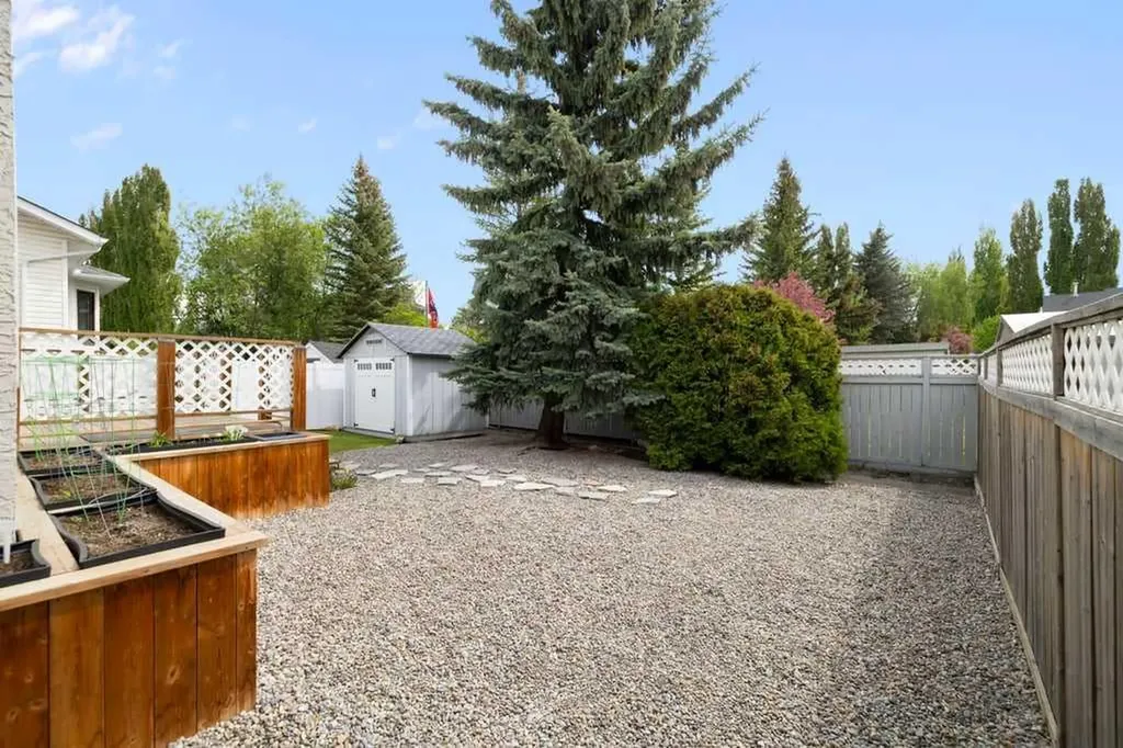 439 Douglas Woods Drive SE Calgary AB T2Z2H1