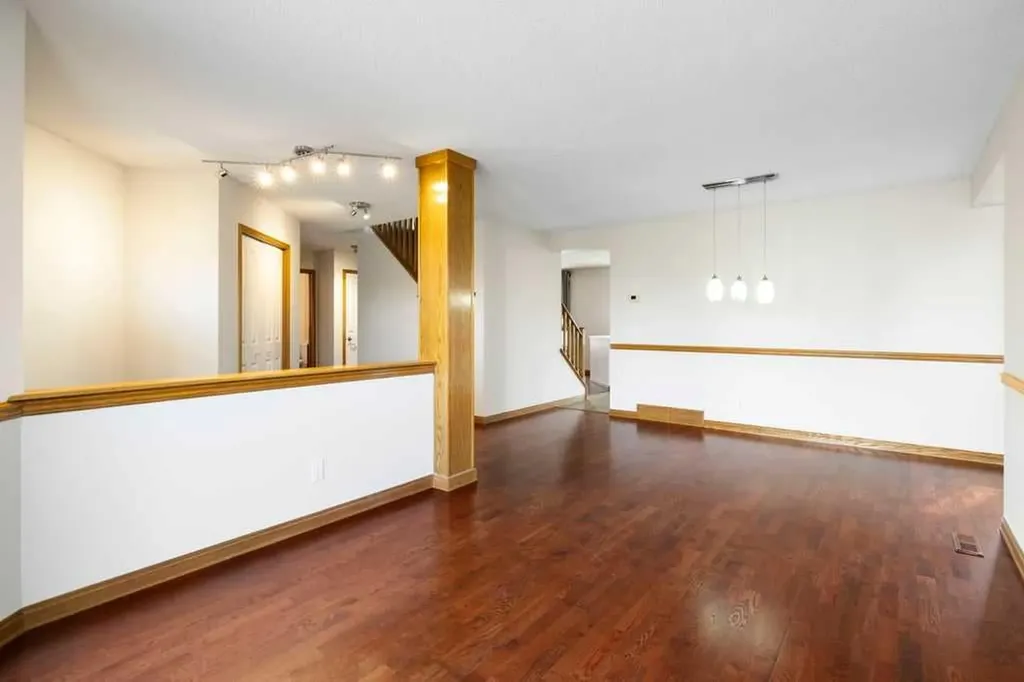 439 Douglas Woods Drive SE Calgary AB T2Z2H1