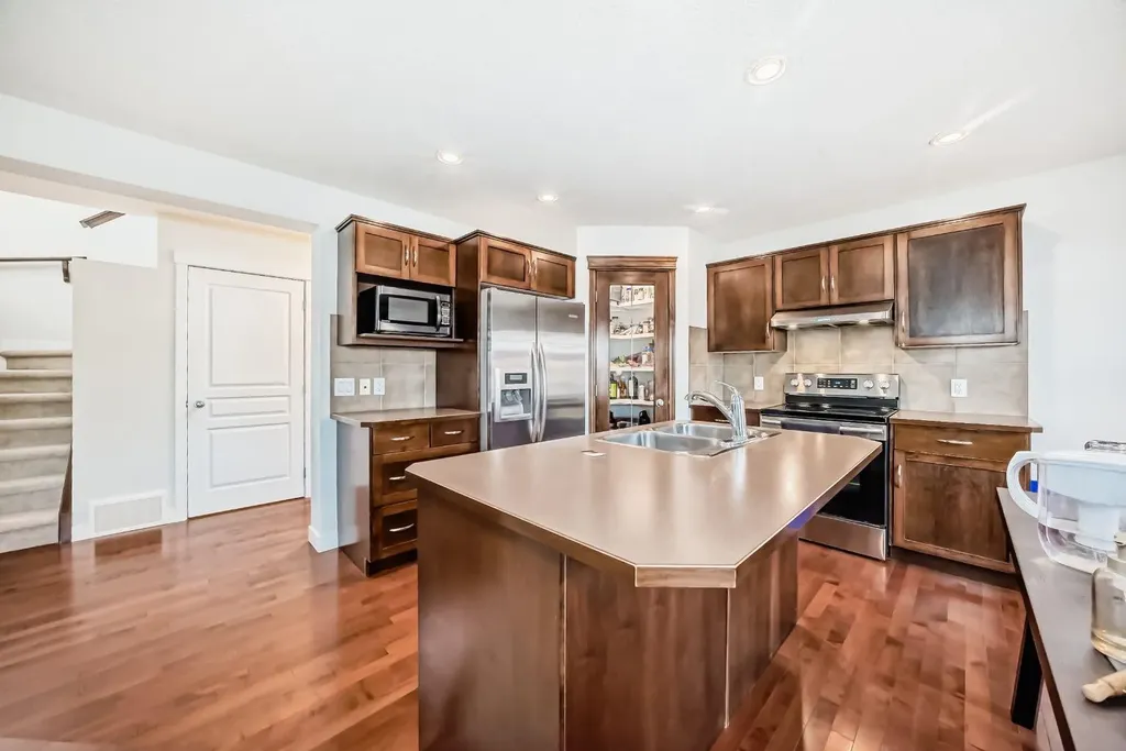 799 Tuscany Drive NW Calgary AB T3L 3A4