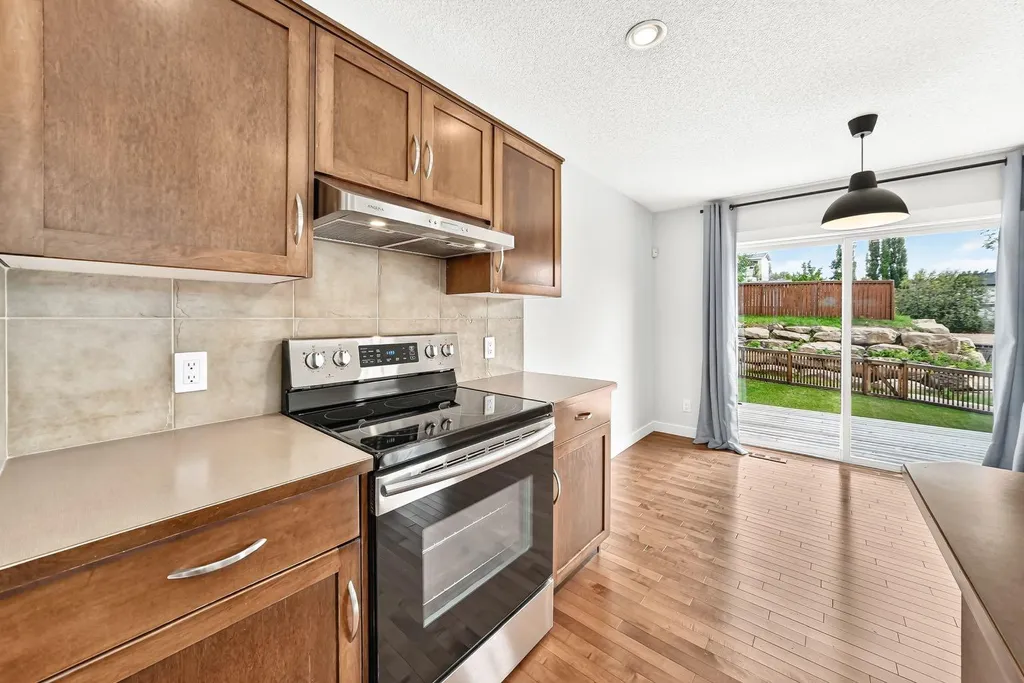 799 Tuscany Drive NW Calgary AB T3L 3A4