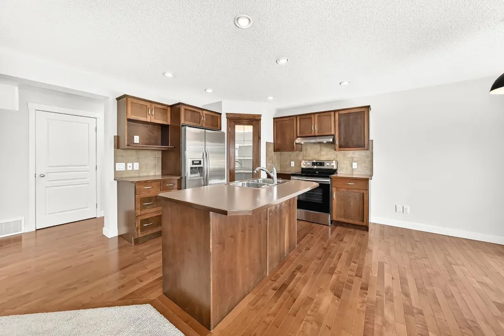 799 Tuscany Drive NW Calgary AB T3L 3A4