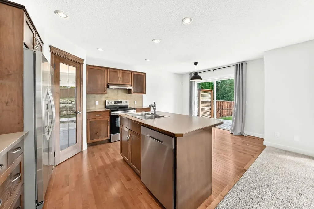 799 Tuscany Drive NW Calgary AB T3L 3A4