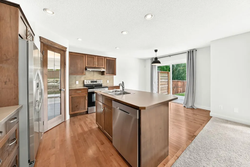 799 Tuscany Drive NW Calgary AB T3L 3A4